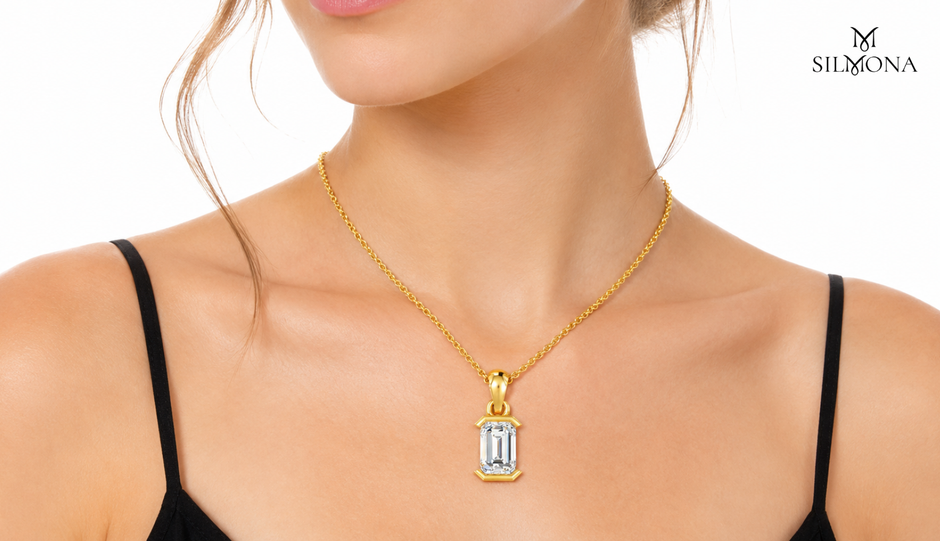 REGAL EMERALD FRAME PENDANT