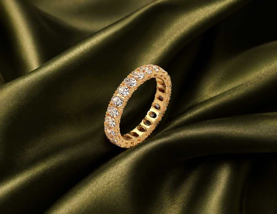 Eternelle Oval Moissanite Band Ring