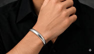 SCULPTED CURVE CUFF